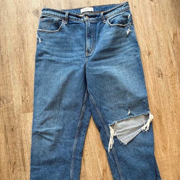 Abercrombie Curve Love 90s Straight Jean - Picture 1 of 3